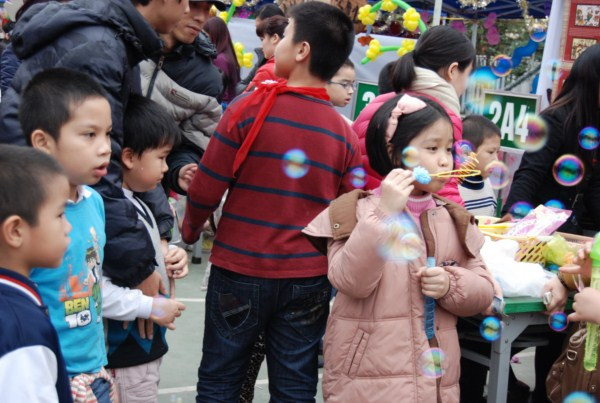 Lớp 2A1 có 23 em, đều là những học sinh chăm ngoan, học giỏi được sự dìu dắt của cô Cát Thị Lợi và cô Trần Thanh Huyền - một cô giáo trẻ đầy nhiệt huyết.