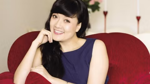 "Gặp khó khăn chui vào chăn khóc thật to"