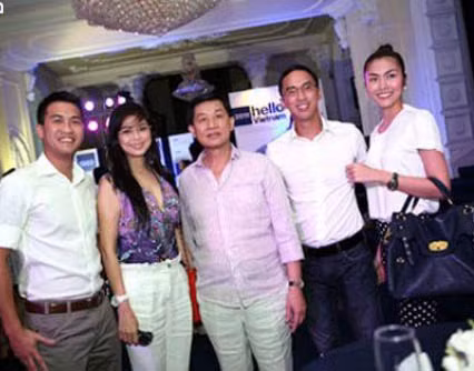 Hà Tăng rất thân thiết với gia đồng chồng.