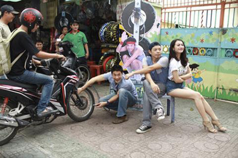 Tí anh đến ủng hộ Tèo em Tí anh đến ủng hộ Tèo em