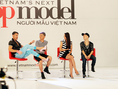 Giám khảo Adam và những trò lố trên sân khấu