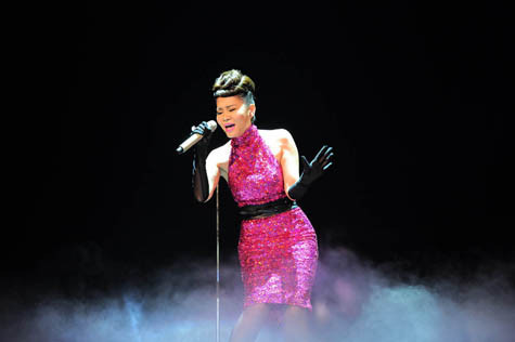 Yêu mình anh của Thu Minh đang chạy đua ca khúc của Đàm Vĩnh Hưng để giành lấy danh hiệu “Bài hát của năm 2013”