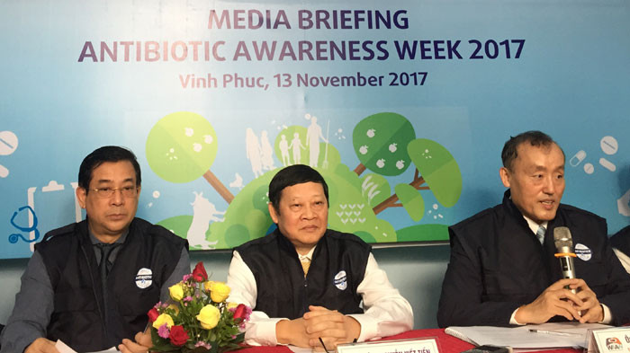 Đại diện Bộ Y tế và Tổ chức Y tế thế giới tại Việt Nam trả lời báo chí. ( Ảnh: Kinh tế Đô thị)