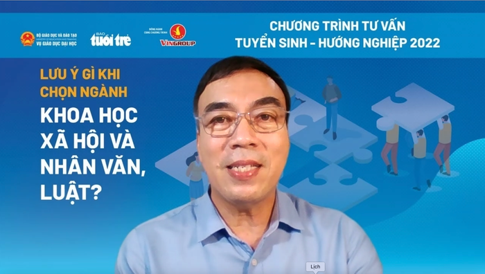 Tiến sĩ Phạm Tấn Hạ - Phó Hiệu trưởng Trường Đại học Khoa học Xã hội và Nhân văn (Đại học Quốc gia TP.HCM) chia sẻ tại buổi tư vấn trực tuyến tuyển sinh - hướng nghiệp năm 2022. (Ảnh: chụp màn hình) Tiến sĩ Phạm Tấn Hạ - Phó Hiệu trưởng Trường Đại học Khoa học Xã hội và Nhân văn (Đại học Quốc gia TP.HCM) chia sẻ tại buổi tư vấn trực tuyến tuyển sinh - hướng nghiệp năm 2022. (Ảnh: chụp màn hình)