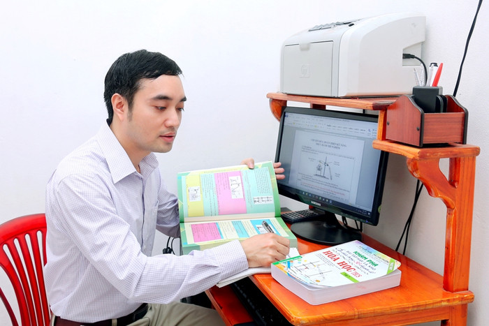 Thầy Bùi Quốc Tuấn chia sẻ về 9 điểm cần lưu ý cho các học sinh chuẩn bij tham gia kỳ thi Quốc gia. (Ảnh: Thầy Bùi Quốc Tuấn cung cấp) Thầy Bùi Quốc Tuấn chia sẻ về 9 điểm cần lưu ý cho các học sinh chuẩn bij tham gia kỳ thi Quốc gia. (Ảnh: Thầy Bùi Quốc Tuấn cung cấp)