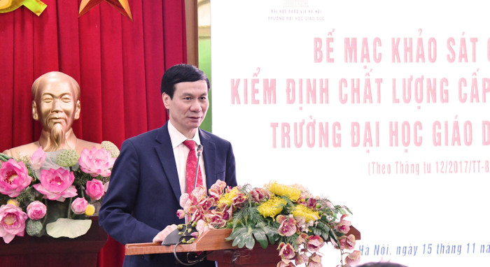 GS.TS. Nguyễn Quý Thanh cảm ơn và ghi nhận những kiến nghị của Đoàn chuyên gia Đánh giá ngoài. GS.TS. Nguyễn Quý Thanh cảm ơn và ghi nhận những kiến nghị của Đoàn chuyên gia Đánh giá ngoài.