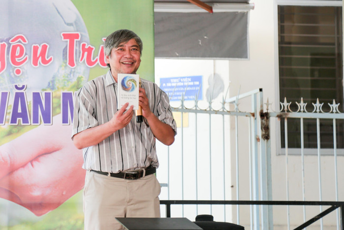 Thầy Lê Viết Chung, giảng viên Trường Đại học Sư phạm - Đại học Đà Nẵng IMG_4171.jpg