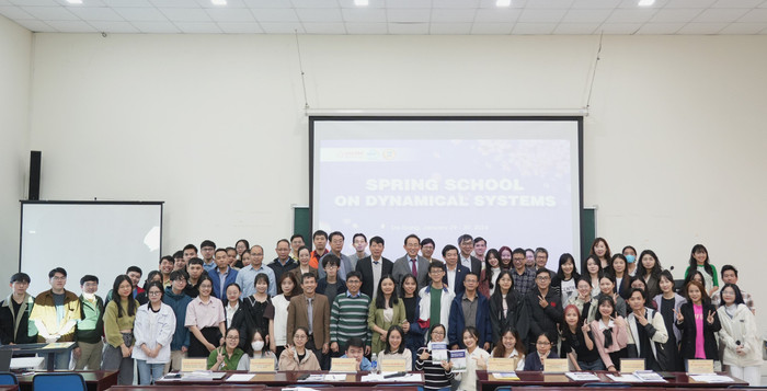Trường Xuân về hệ động lực và Hội thảo quốc tế về hệ động lực và các vấn đề liên quan - sự kiện do Viện Nghiên cứu cao cấp về toán, Quỹ Nghiên cứu quốc gia Hàn Quốc và Trường Đại học Sư phạm – Đại học Đà Nẵng đồng tổ chức với sự tham gia của gần 200 các nhà khoa học, nghiên cứu sinh, học viên, sinh viên trong và ngoài nước. Ảnh: NVCC bd426bbfee0741591816.jpg
