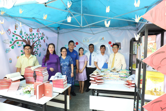 Hoạt động triển lãm sách của Trường Đại học Sư phạm - Đại học Đà Nẵng nhân Ngày sách và Văn hóa đọc Việt Nam 2024 bcb847e347c0e99eb0d1.jpg