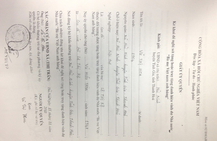 Gia đình ông Vũ Hữu Tròn đã hoàn thiện hồ sơ phong tặng Bà mẹ Việt Nam Anh hùng từ năm 2013, có xác nhận của UBND xã nhưng đến nay UBND huyện Tĩnh Gia vẫn tiếp tục "câu giờ" Gia đình ông Vũ Hữu Tròn đã hoàn thiện hồ sơ phong tặng Bà mẹ Việt Nam Anh hùng từ năm 2013, có xác nhận của UBND xã nhưng đến nay UBND huyện Tĩnh Gia vẫn tiếp tục "câu giờ"