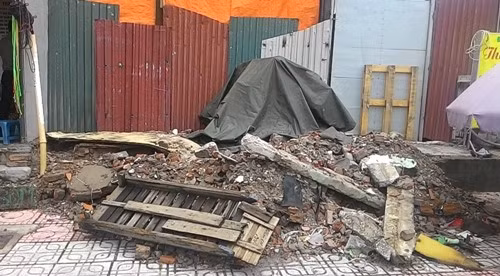 Nhiều ki-ốt siêu mỏng méo đang được lãnh đạo quận Long Biên gấp rút dựng lên ảnh 1