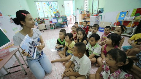Học sinh lớp lá Trường mầm non 4, quận 5. Tháng 9-2013, số trẻ này sẽ vào lớp 1 khiến các trường tiểu học ở quận 5 phải tăng sĩ số từ 35 lên 40 học sinh/lớp - Ảnh: Như Hùng Học sinh lớp lá Trường mầm non 4, quận 5. Tháng 9-2013, số trẻ này sẽ vào lớp 1 khiến các trường tiểu học ở quận 5 phải tăng sĩ số từ 35 lên 40 học sinh/lớp - Ảnh: Như Hùng