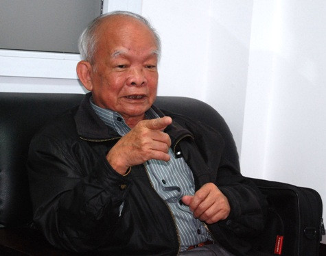 Nhà văn Nguyên Ngọc trò chuyện tại tòa soạn Báo Giáo dục Việt Nam chiều 11/4. Ảnh: Quyên Quyên Nhà văn Nguyên Ngọc trò chuyện tại tòa soạn Báo Giáo dục Việt Nam chiều 11/4. Ảnh: Quyên Quyên