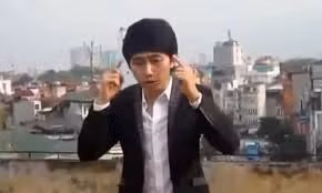 Học sinh trong clip bàn về giáo dục.