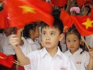 Vẻ hồn nhiên, ngơ ngác trong ngày đầu bé vào lớp 1. (Ảnh: Thanh Tùng/TTXVN) Vẻ hồn nhiên, ngơ ngác trong ngày đầu bé vào lớp 1. (Ảnh: Thanh Tùng/TTXVN)