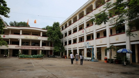 Hàng trăm học sinh xé đề cương Lịch sử vì không thi tốt nghiệp tại trường Nguyễn Hiền, Q.11 TP.HCM - Ảnh: Như Hùng Hàng trăm học sinh xé đề cương Lịch sử vì không thi tốt nghiệp tại trường Nguyễn Hiền, Q.11 TP.HCM - Ảnh: Như Hùng