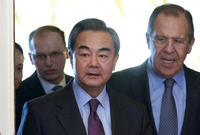 Ngoại trưởng Trung Quốc Vương Nghị và người đồng cấp Nga Sergei Lavrov. Ảnh: abcnews.go.com. Ngoại trưởng Trung Quốc Vương Nghị và người đồng cấp Nga Sergei Lavrov. Ảnh: abcnews.go.com.