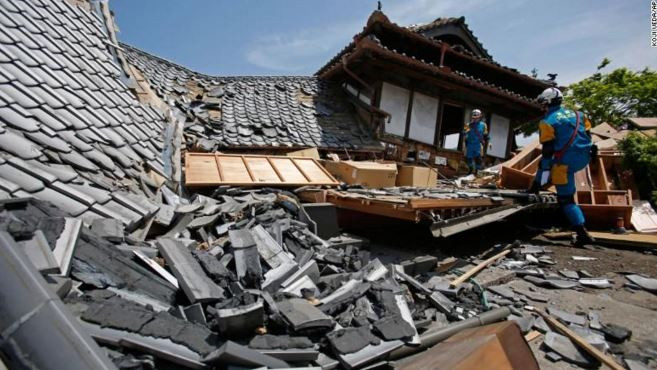 Hình ảnh về sự tàn phá của động đất “đôi” tại Nhật Bản. Ảnh: CNN. Hình ảnh về sự tàn phá của động đất “đôi” tại Nhật Bản. Ảnh: CNN.