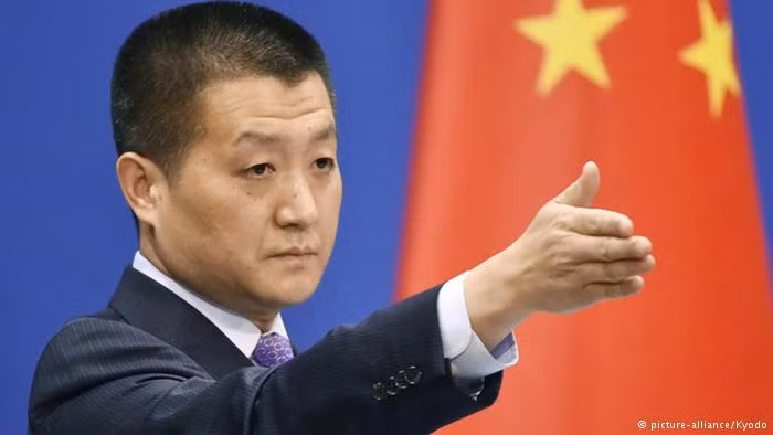 Lục Khảng, người phát ngôn Bộ Ngoại giao Trung Quốc. Ảnh: Alliance / Kyodo.