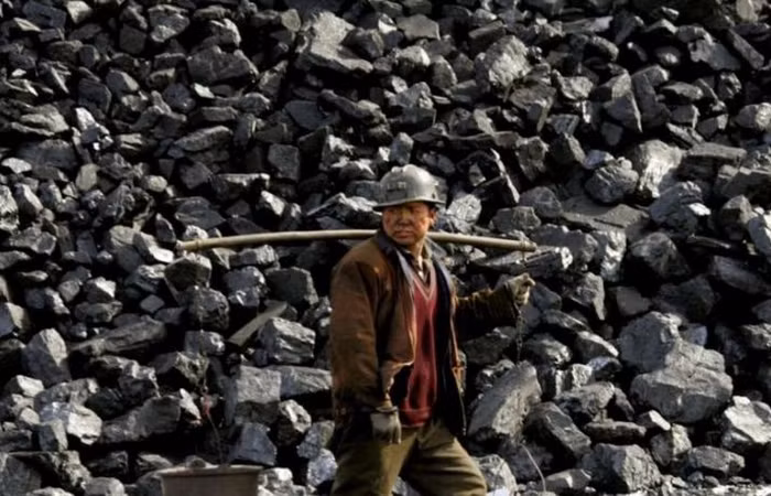 Công nhân ngành khai thác than và sản xuất thép Trung Quốc đang đứng trước nguy cơ mất việc làm và chưa biết làm gì để sống, ảnh: SCMP.