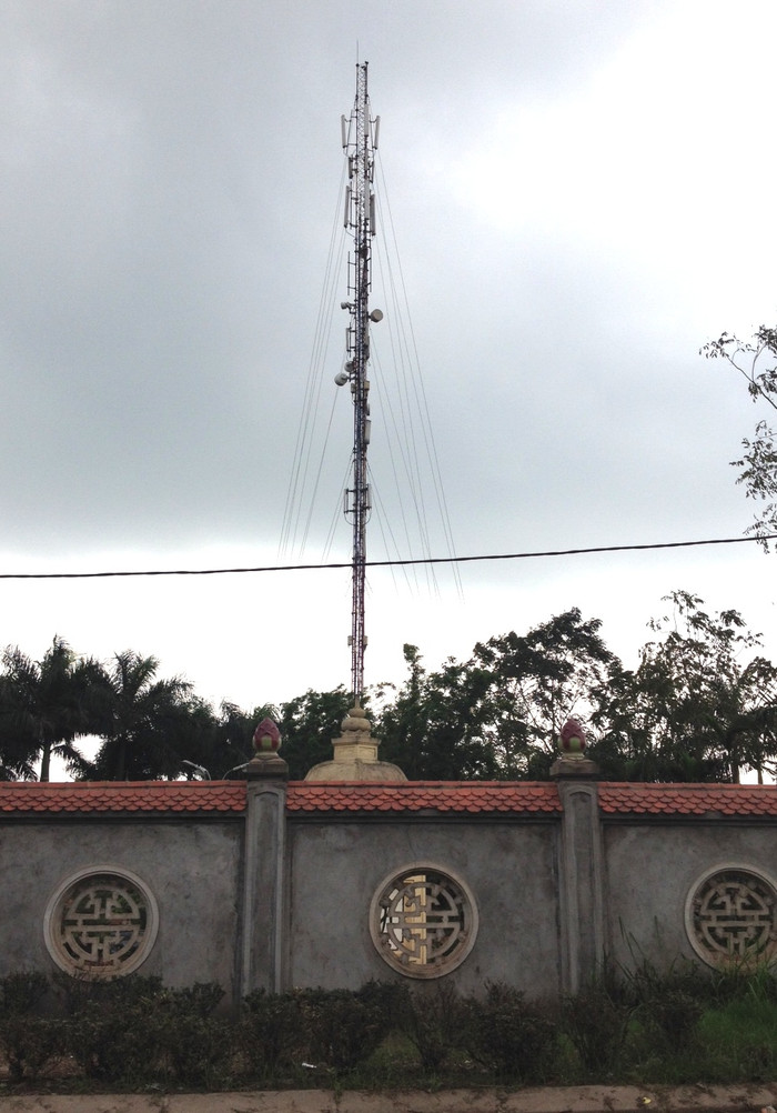 Mỗi năm ông Thành "đút túi" khoảng 80 triệu đồng từ việc cho thuê trái phép cột phát sóng này.