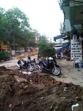Năng lực của Tổng Công ty Sông Hồng "đang có vấn đề" khiến người dân lo lắng. Năng lực của Tổng Công ty Sông Hồng "đang có vấn đề" khiến người dân lo lắng.