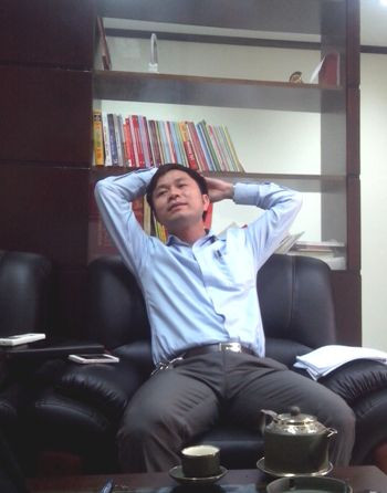 Không những che giấu thông tin về dự án Cánh buồm xanh, ông Nguyễn Mạnh Hùng, Bí thư Đảng ủy xã Ninh Hiệp còn có tác phong thiếu chuẩn mực khi làm việc. Không những che giấu thông tin về dự án Cánh buồm xanh, ông Nguyễn Mạnh Hùng, Bí thư Đảng ủy xã Ninh Hiệp còn có tác phong thiếu chuẩn mực khi làm việc.