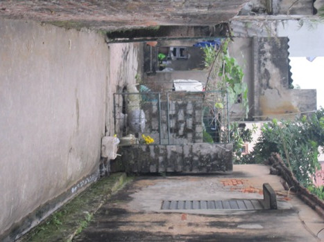 Ngõ đi chung bị gia đình ông Nguyễn Văn Đào bịt kín. Ngõ đi chung bị gia đình ông Nguyễn Văn Đào bịt kín.