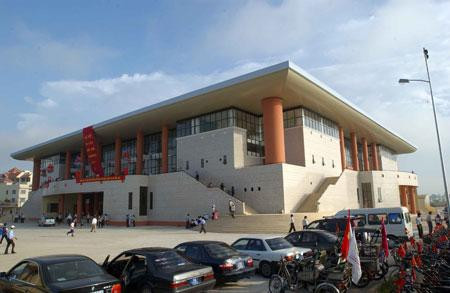 Nhà thi đấu Gia Lâm được đầu tư hơn 37,6 tỷ đồng từ Ngân sách Nhà nước nhưng đã bị "rút ruột" tới 2,2 tỷ đồng. Nhà thi đấu Gia Lâm được đầu tư hơn 37,6 tỷ đồng từ Ngân sách Nhà nước nhưng đã bị "rút ruột" tới 2,2 tỷ đồng.