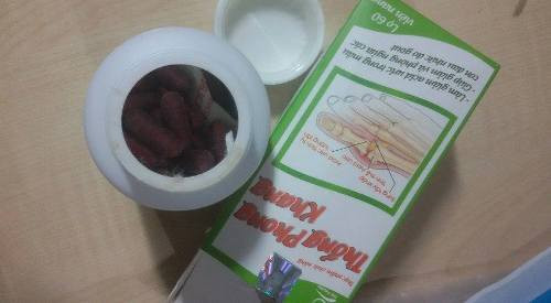 Các viên nang trong lọ sản phẩm đều bị mốc trắng... Các viên nang trong lọ sản phẩm đều bị mốc trắng...