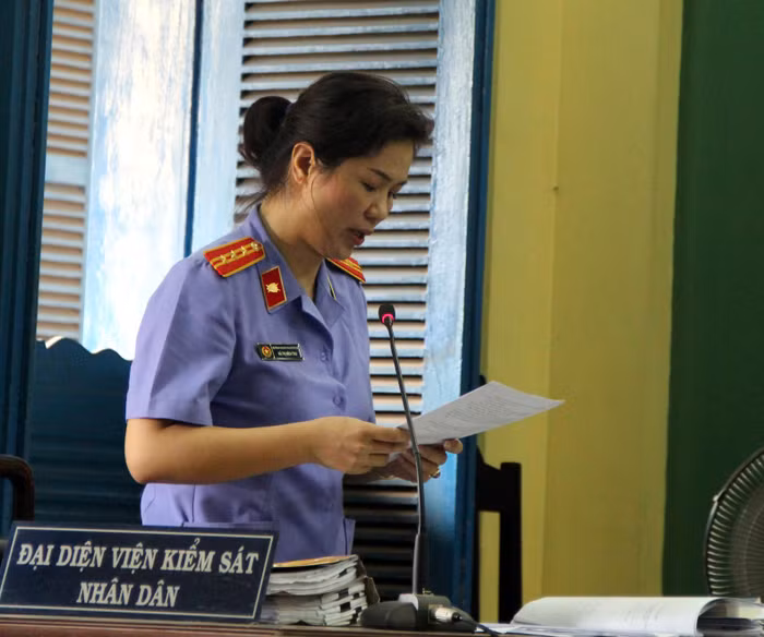 Bà Hà Thị Bích Thu, Kiểm sát viên có dấu hiệu vi phạm pháp luật, Truy cứu trách nhiệm hình sự người không phạm tội trong vụ án bà Nguyễn Thị Bạch Tuyết. Bà Hà Thị Bích Thu, Kiểm sát viên có dấu hiệu vi phạm pháp luật, Truy cứu trách nhiệm hình sự người không phạm tội trong vụ án bà Nguyễn Thị Bạch Tuyết.