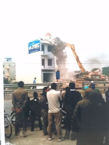 Cuối năm 2011 toàn bộ công trình xây dựng sai phép trên đất lấn chiếm tại Kiều Đoài đều bị cưỡng chế Ảnh: tư liệu