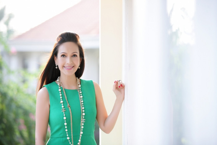 Thời gian còn lại, chị dành cho bạn bè, thỉnh thoảng tham gia một số phim để đỡ nhớ nghề. Chị cho biết: "Với tôi, danh vọng, sự nổi tiếng đã quá đủ. Bây giờ mình phải dành nhiều thời gian cho chính mình". Chị nói thêm về độ tuổi 50 của mình: "Hãy đợi hoàng hôn để thấy vẻ đẹp của bình minh và hãy đợi tuổi già để hiểu thế nào là người phụ nữ đẹp".