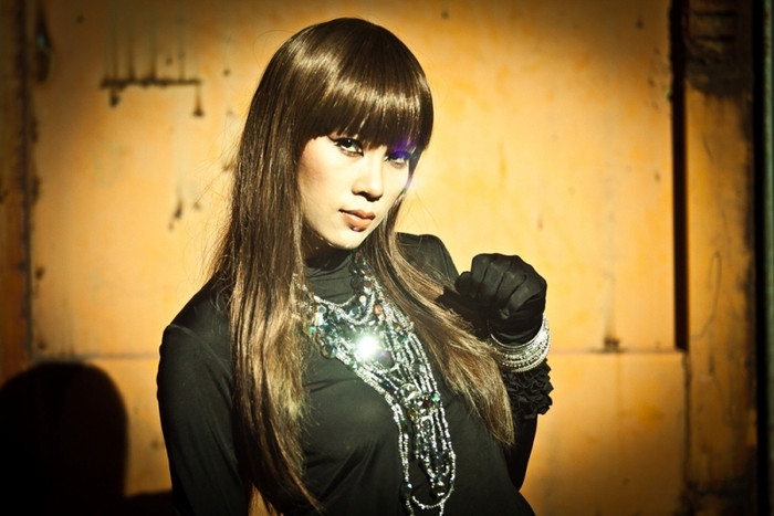 Nét lạ lẫm đầy quyến rũ của họa mi tóc nâu... Nét lạ lẫm đầy quyến rũ của họa mi tóc nâu...