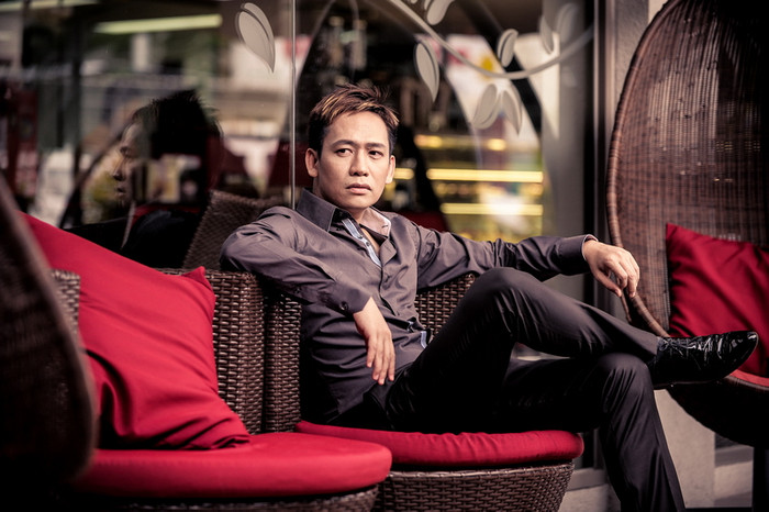 Đó là việc thổi Saxophone trong hòa âm ca khúc lẫn hình ảnh MV Ngày đó, hình ảnh lãng mạn này đã từng được sử dụng một lần trong album đầu tay được khán giả yêu thích và hưởng ứng cuồng nhiệt.