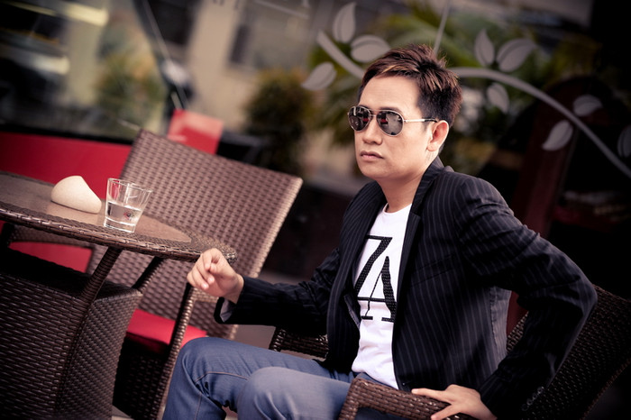 Chủ đề album Kẻ thất tình, là ca khúc anh song ca cùng ca sĩ Ngọc Sơn. Cách đây 8 năm, anh từng hát ca khúc này chung với ca sĩ Hiền Thục. Và lần đầu tiên Duy Mạnh song ca cùng ca sĩ Như Ý trong ca khúc Ngày đó.