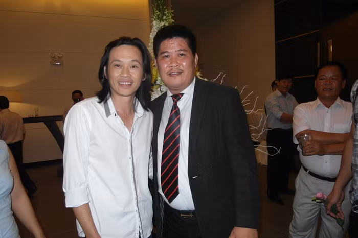 Danh hài Hoài Linh "lặn lội" từ TP.HCM ra Vũng Tàu chúc mừng Phước Sang.