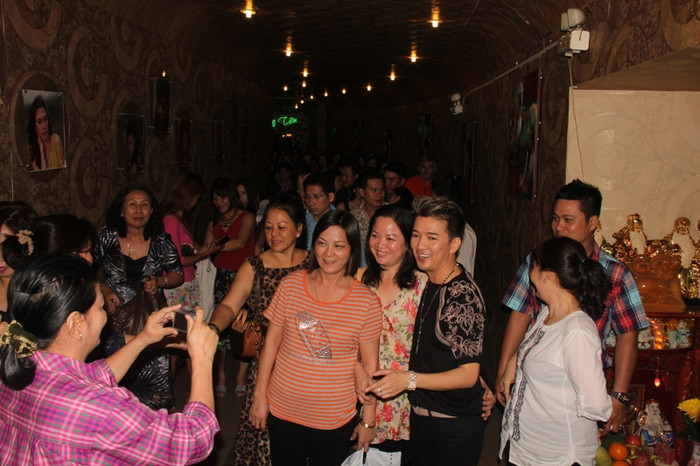 Anh cười tươi cho biết: "Hưng đang sắp xếp chuẩn bị cho chuyến lưu diễn vòng miền Bắc, miền Trung như đã dự tính. Khán giả ngoài đó đang mong Hưng. Nơi nào khán giả cần, Hưng sẽ đến". Anh cười tươi cho biết: "Hưng đang sắp xếp chuẩn bị cho chuyến lưu diễn vòng miền Bắc, miền Trung như đã dự tính. Khán giả ngoài đó đang mong Hưng. Nơi nào khán giả cần, Hưng sẽ đến".