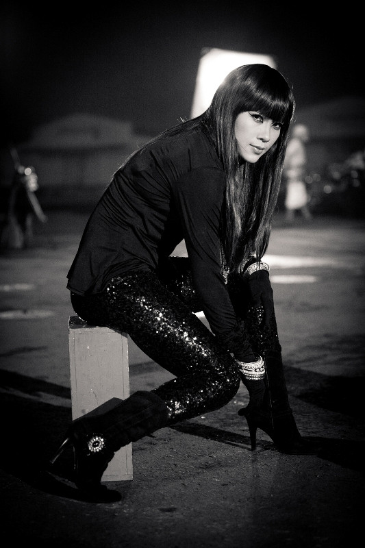 Trên bước đường đi, “phần đen” của cô gái đã vấp ngã, rơi nước mắt... và cuối cùng nhận ra điểm sáng trong cuộc sống của mình... Trên bước đường đi, “phần đen” của cô gái đã vấp ngã, rơi nước mắt... và cuối cùng nhận ra điểm sáng trong cuộc sống của mình...