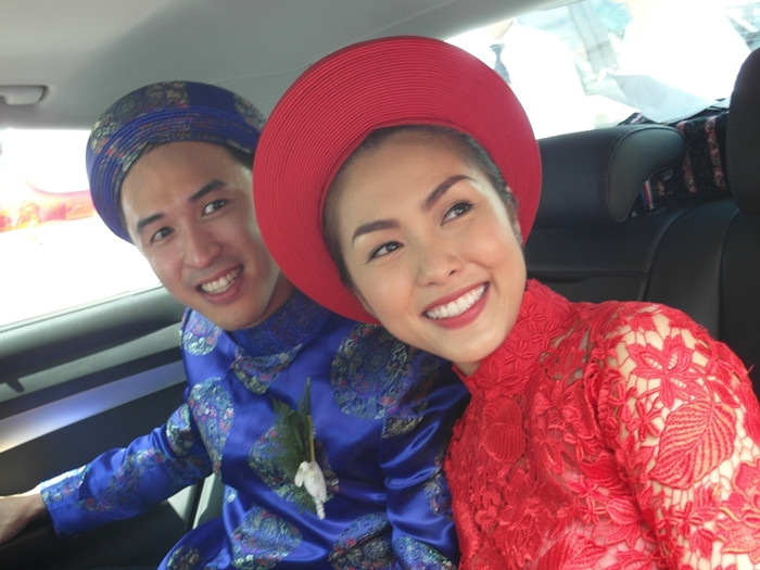 Tăng Thanh Hà xúc động nói với các phóng viên: “Cho Hà xin lỗi, để mọi người vất vả…”.