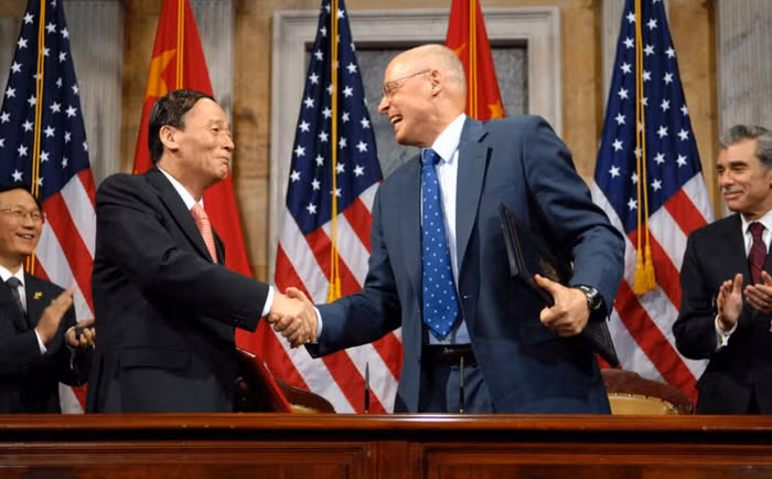 Ông Vương Kỳ Sơn và ông Henry Paulson trong một cuộc đàm phán tại Washington năm 2008, ảnh: Nikkei Asian Review. Ông Vương Kỳ Sơn và ông Henry Paulson trong một cuộc đàm phán tại Washington năm 2008, ảnh: Nikkei Asian Review.