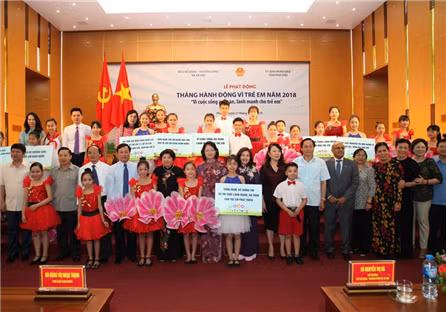 Ngôi trường có ...một học sinh không biết bơi ảnh 2