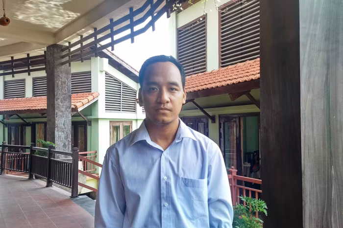 Thầy giáo Nguyễn Phúc Lan cho rằng chương trình cần giảm tải đề phù hợp với từng đối tượng học sinh cụ thể. Nhất là vùng nông thôn. (Ảnh: Lại Cường) Thầy giáo Nguyễn Phúc Lan cho rằng chương trình cần giảm tải đề phù hợp với từng đối tượng học sinh cụ thể. Nhất là vùng nông thôn. (Ảnh: Lại Cường)