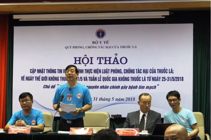 Ông Lương Ngọc Khuê, Cục trưởng Cục Quản lý Khám, chữa bệnh (Bộ Y tế) điều hành buổi họp báo (Ảnh: Lại Cường)