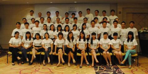 Nghiên cứu sinh VEF năm học 2013 trong “Chương trình Định hướng trước khi lên đường” - Nha Trang, Khánh Hòa, tháng 6 năm 2013.