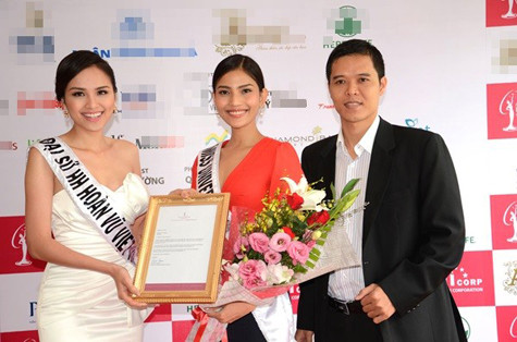 Ngày 11/10/2013 , Cục Nghệ thuật Biểu diễn đã chính thức cấp phép cho Trương Thị May đại diện Việt Nam tham dự Miss Universe - Hoa hậu Hoàn vũ 2013. Và cũng trong đó, công ty Hoàn Vũ cũng đã tổ chức trao thư mời của tổ chức Miss Universe cho Trương Thị May Ngày 11/10/2013 , Cục Nghệ thuật Biểu diễn đã chính thức cấp phép cho Trương Thị May đại diện Việt Nam tham dự Miss Universe - Hoa hậu Hoàn vũ 2013. Và cũng trong đó, công ty Hoàn Vũ cũng đã tổ chức trao thư mời của tổ chức Miss Universe cho Trương Thị May