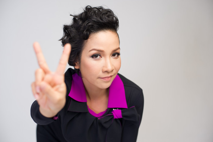 (Xem thêm: The Voice Liveshow 6: Mỹ Linh bất ngờ loại 'át chủ bài' Hoàng Yến)