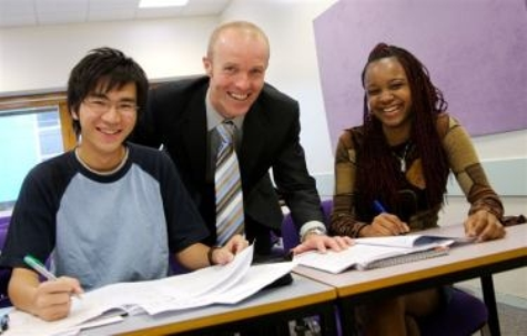 Tập đoàn giáo dục INTO là một phần của 10 trường đại học danh tiếng tại Vương quốc Anh. Tập đoàn giáo dục INTO là một phần của 10 trường đại học danh tiếng tại Vương quốc Anh.