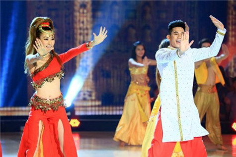 Ngân Khánh, Hồ Vĩnh Khoa “cháy” hết mình với các động tác vũ đạo đẹp mắt. Ngân Khánh, Hồ Vĩnh Khoa “cháy” hết mình với các động tác vũ đạo đẹp mắt.