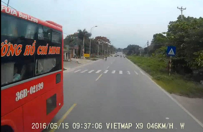 ... Tuy nhiên, chiếc xe này vẫn ngang nhiên chở khách trên đường, lực lượng Cảnh sát giao thông không có biện pháp xử lý, ngăn chặn. ... Tuy nhiên, chiếc xe này vẫn ngang nhiên chở khách trên đường, lực lượng Cảnh sát giao thông không có biện pháp xử lý, ngăn chặn.